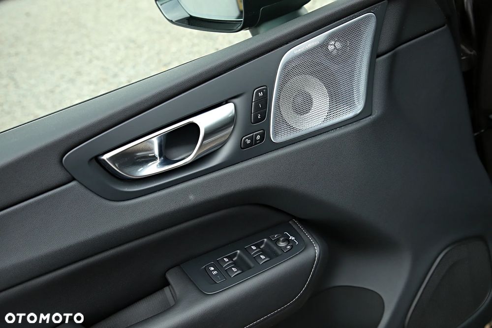 Volvo XC 60 T8 Plug-In Hybrid AWD Ultimate Dark - 14