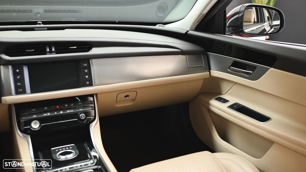 Jaguar XF Sportbrake 2.0 D Portfolio AWD Aut. - 44