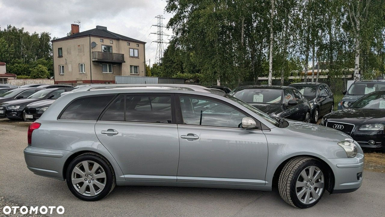 Toyota Avensis - 12