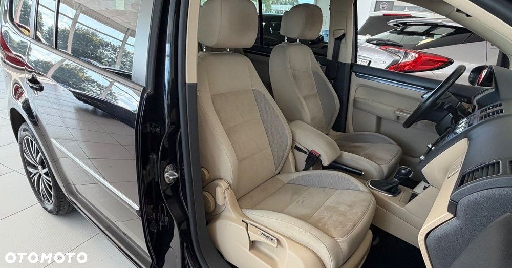 Volkswagen Touran - 15