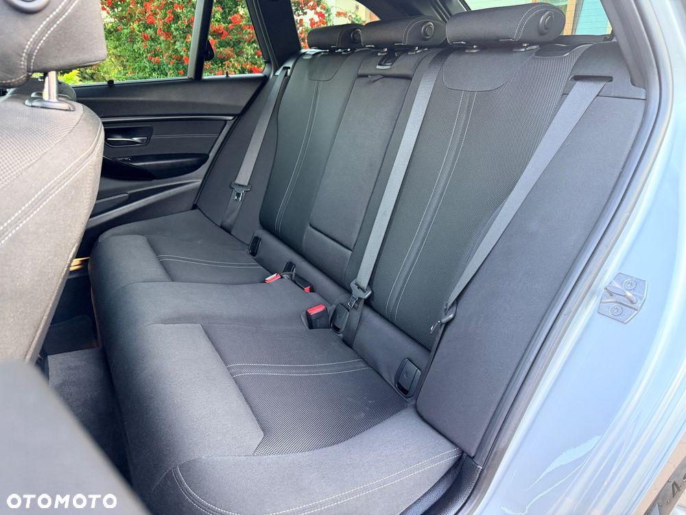 BMW Seria 3 318d Sport Line - 20