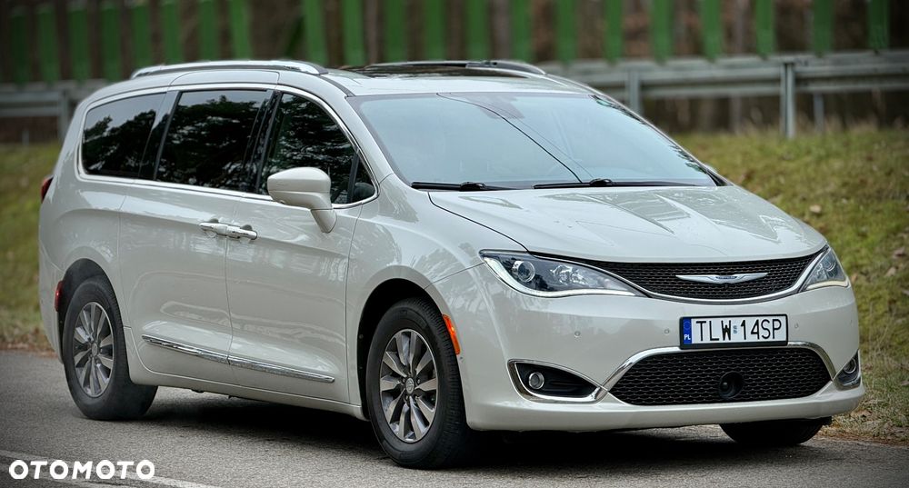 Chrysler Pacifica - 2