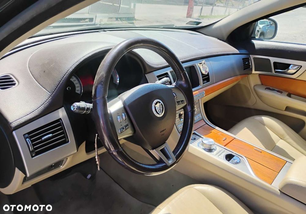 Jaguar XF - 26