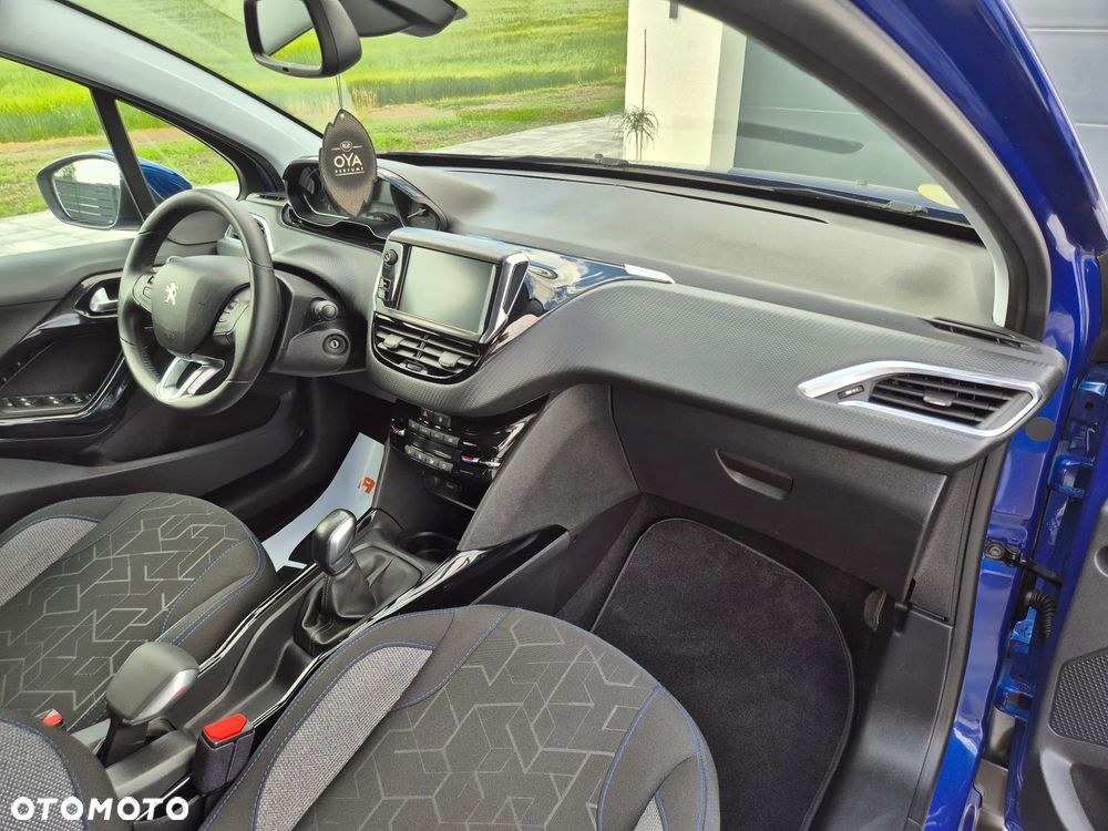 Peugeot 2008 BlueHDi 100 STOP & START Signature - 31