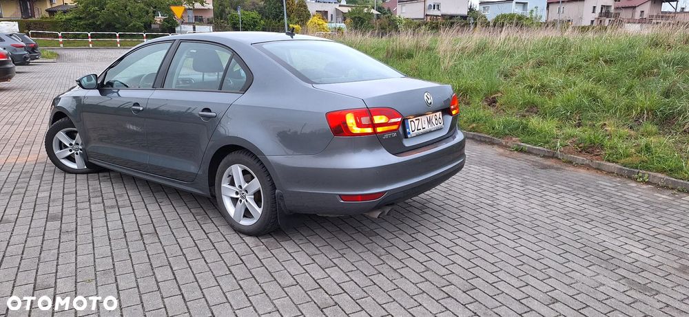 Volkswagen Jetta - 5