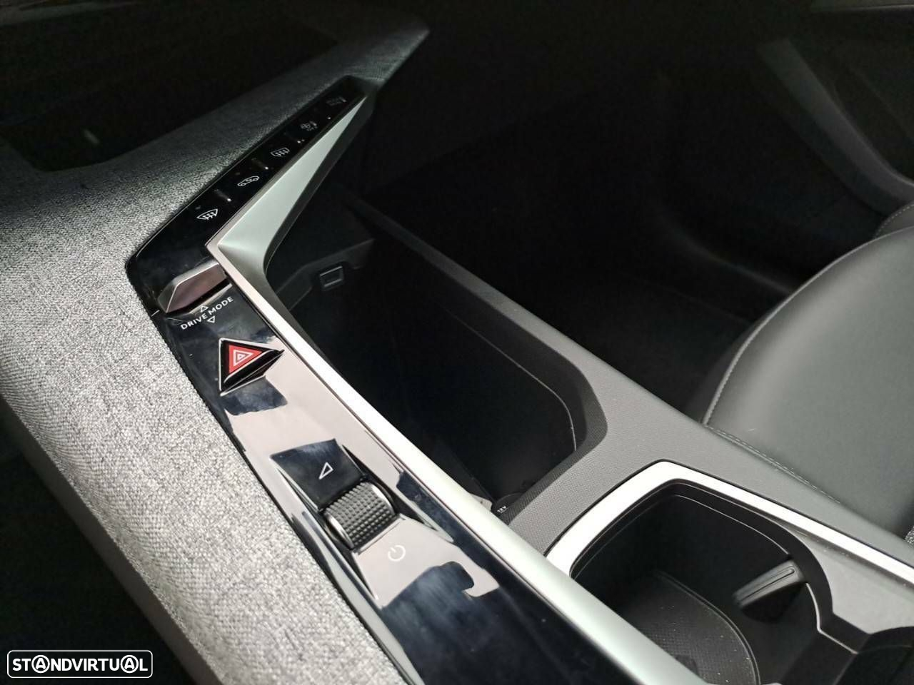Peugeot 5008 1.2 Hybrid Allure e-DCS6 - 19