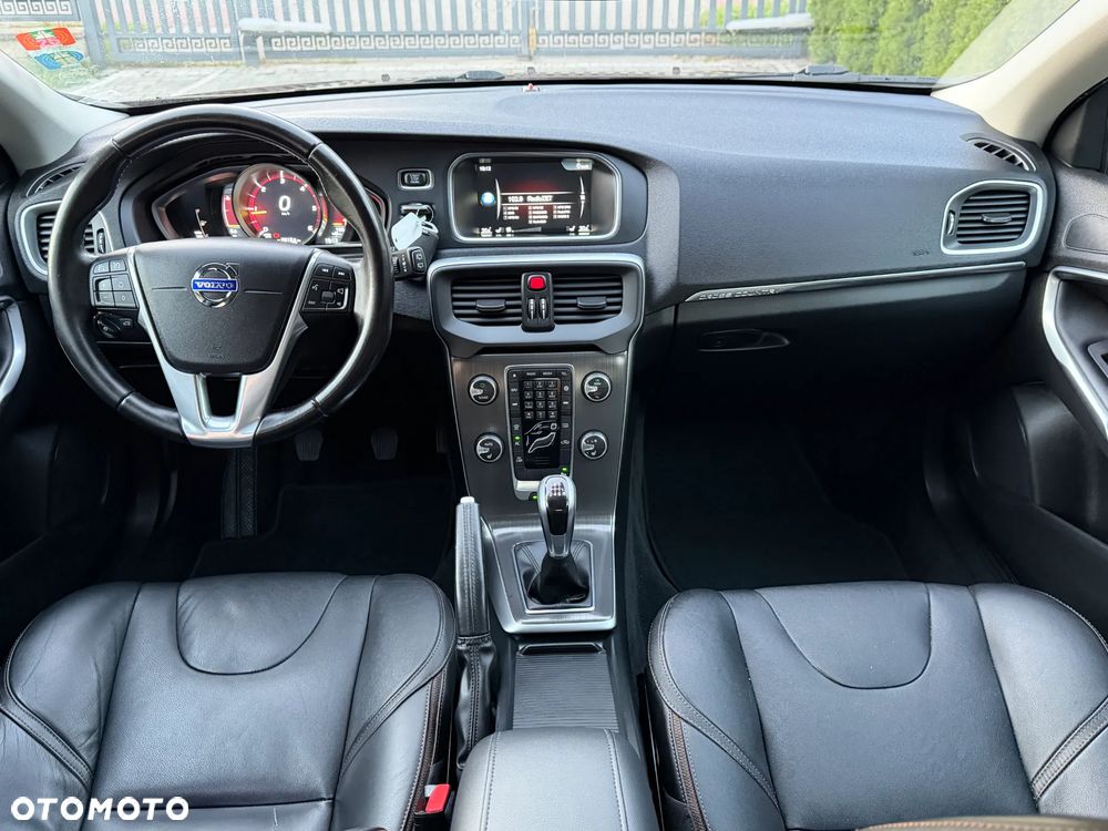 Volvo V40 Cross Country - 16