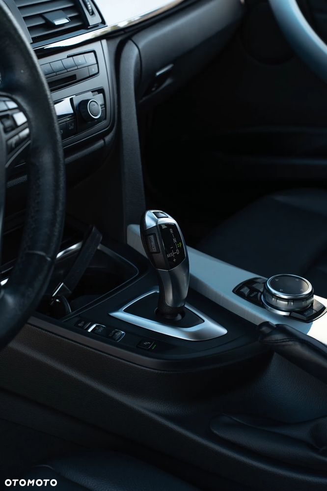BMW Seria 3 320d Luxury Line - 12