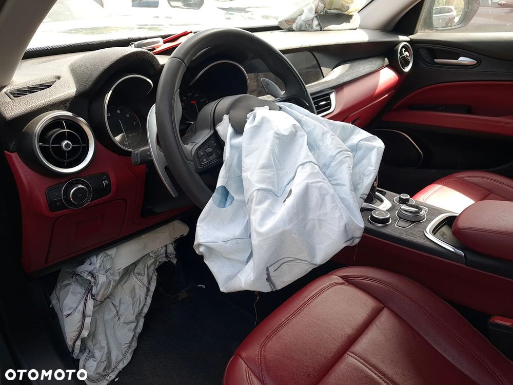 Alfa Romeo Stelvio - 7
