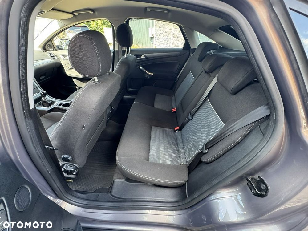 Ford Mondeo 1.6 T Ambiente - 23
