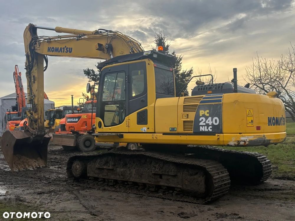 Komatsu PC240 - 5