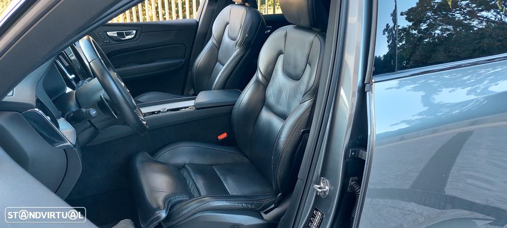 Volvo XC 60 2.0 B5 R-Design AWD - 3