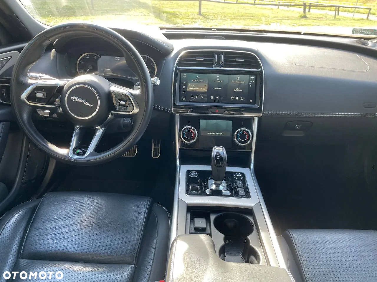 Jaguar XE 2.0 P300 AWD R-Dynamic SE - 9