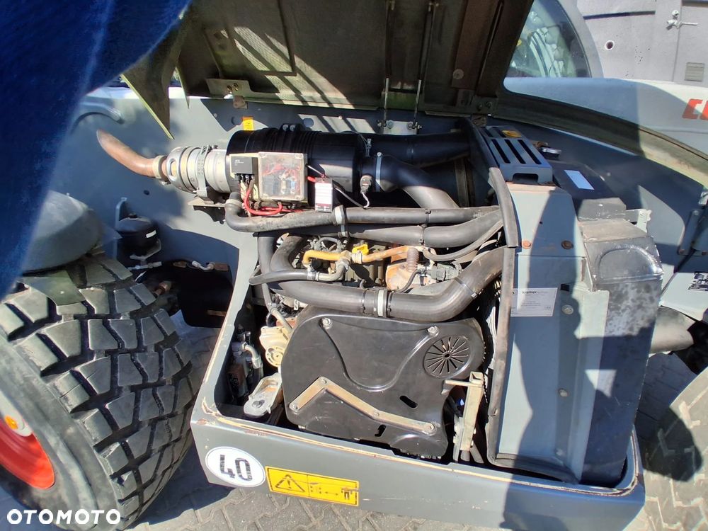 Claas SCORPION 7050 - 17