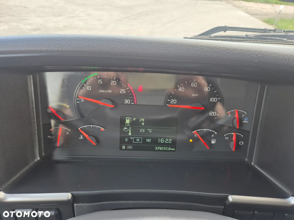 Volvo FM 330 4X2 - 11