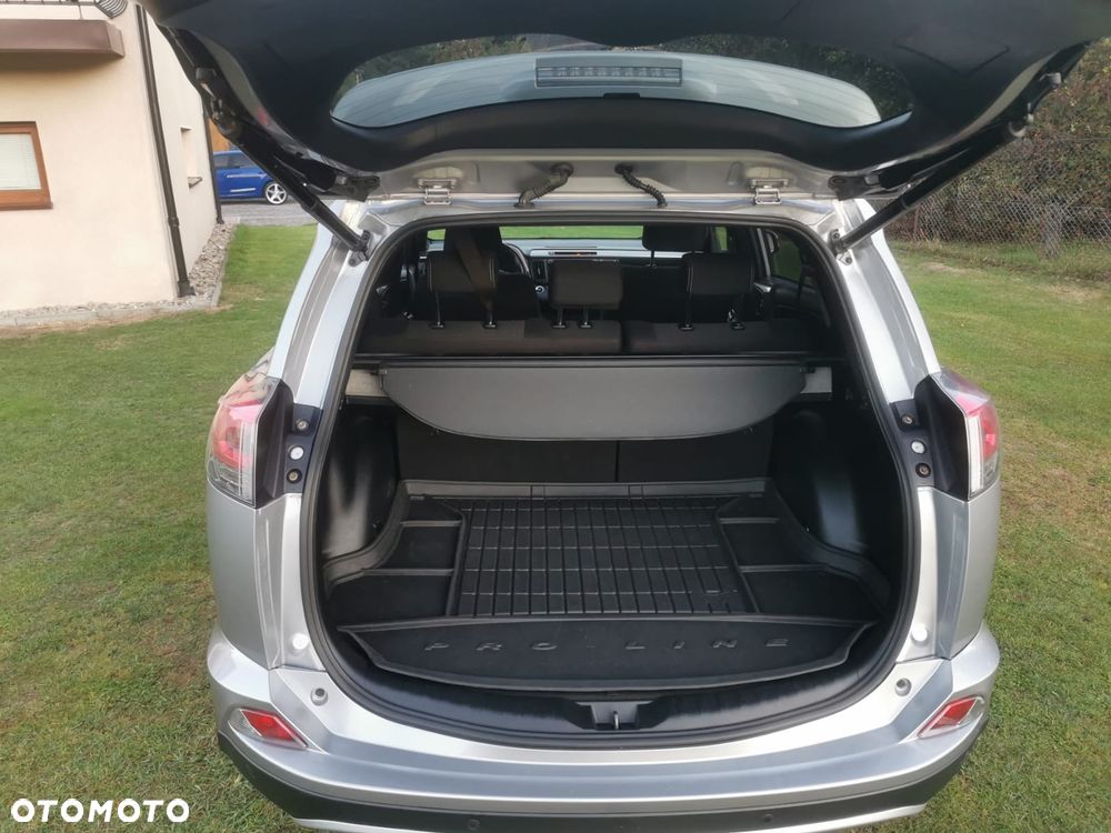 Toyota RAV4 - 8