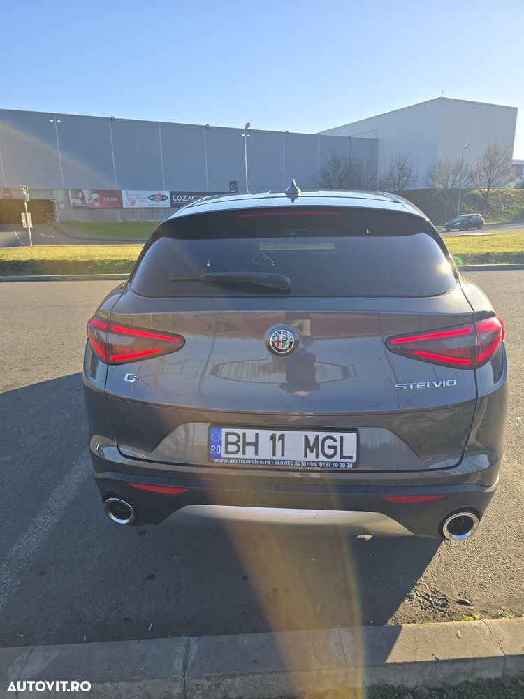 Alfa Romeo Stelvio - 4