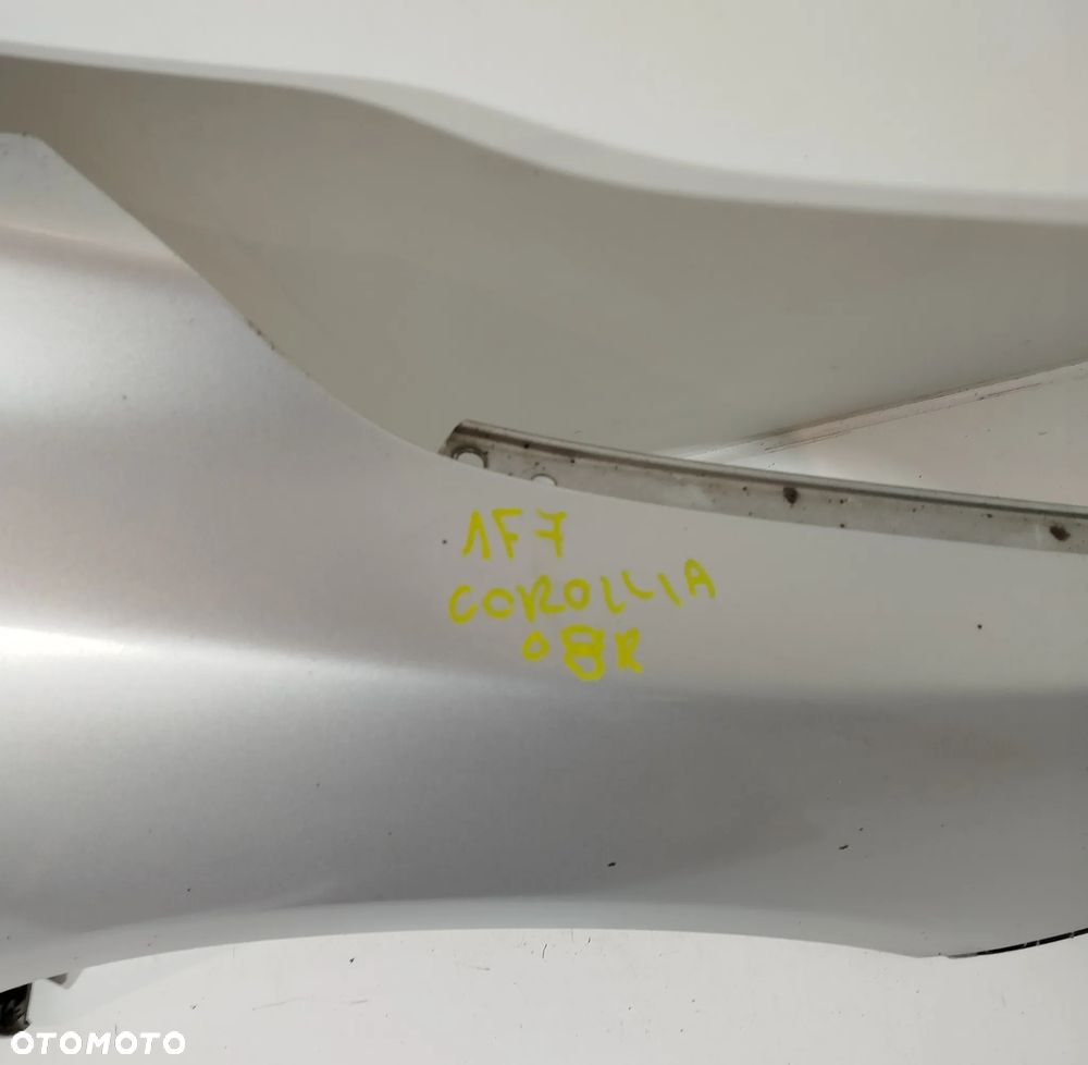 błotnik prawy przód przedni TOYOTA COROLLA E15 07-15 1F7 - 2