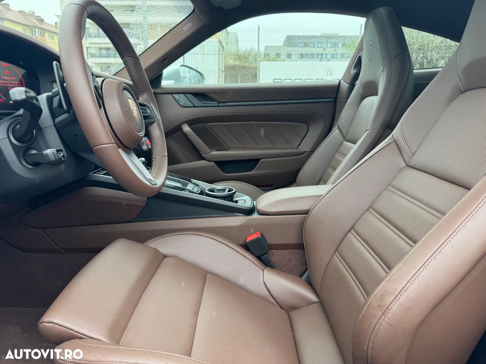 Porsche 911 4 GTS PDK - 12