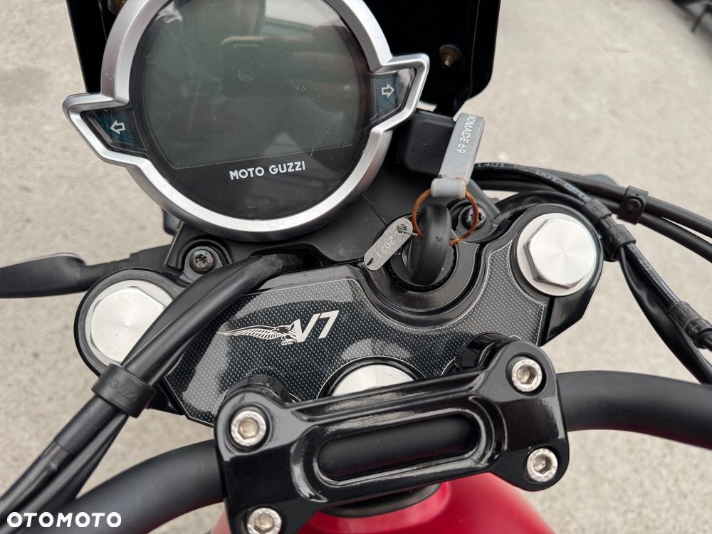 Moto Guzzi V85 - 20