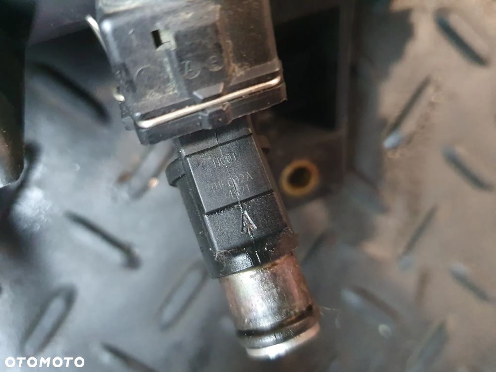 LISTWA WTRYSKOWA BENZYNA PEUGEOT PARTNER I 01F002A 1.4 8V POSIADAM 4 SZT - 2