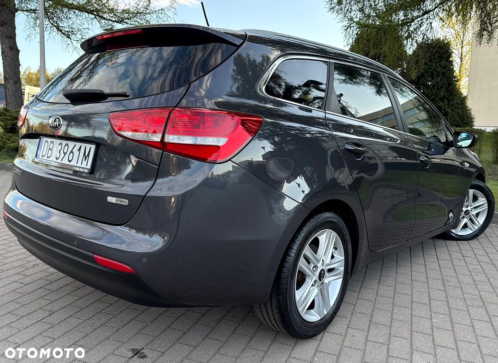 Kia Ceed 1.6 GDI Dream Team Edition - 20