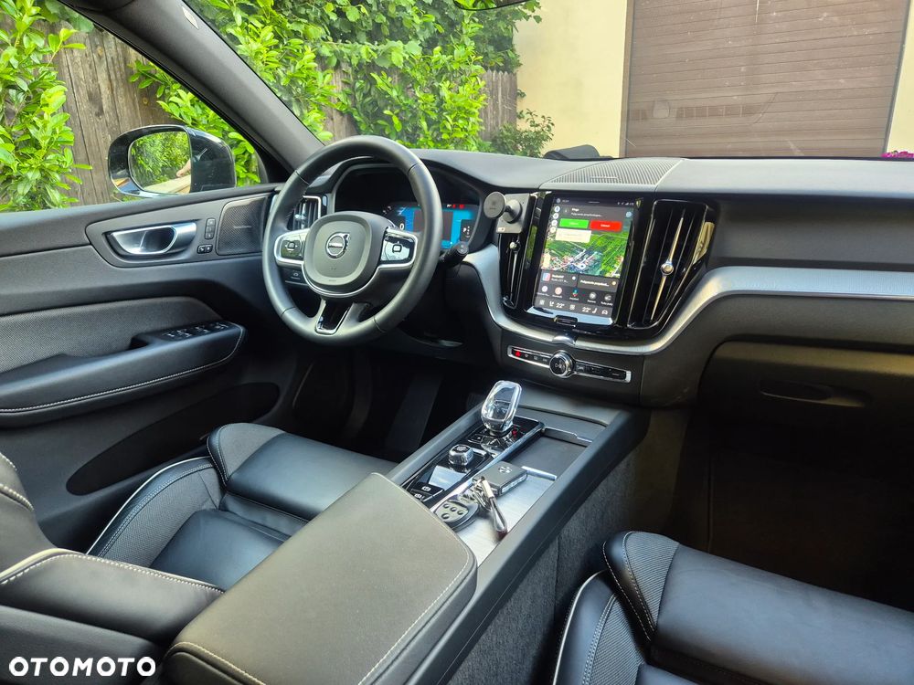 Volvo XC 60 B4 D AWD Plus Dark - 19