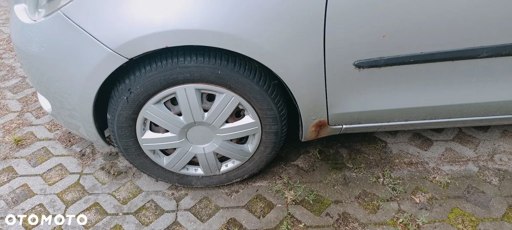 Toyota Yaris - 12