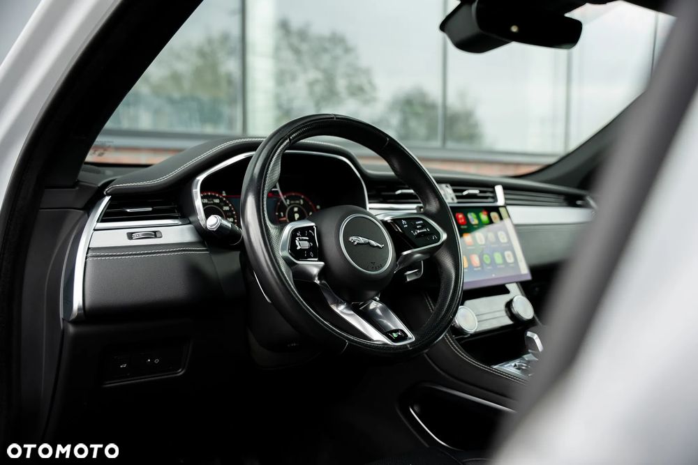 Jaguar F-Pace D200 AWD R-Dynamic HSE - 23