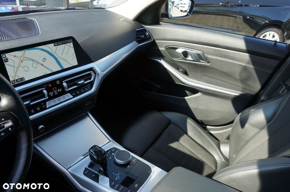 BMW Seria 3 320d xDrive Sport Line - 24