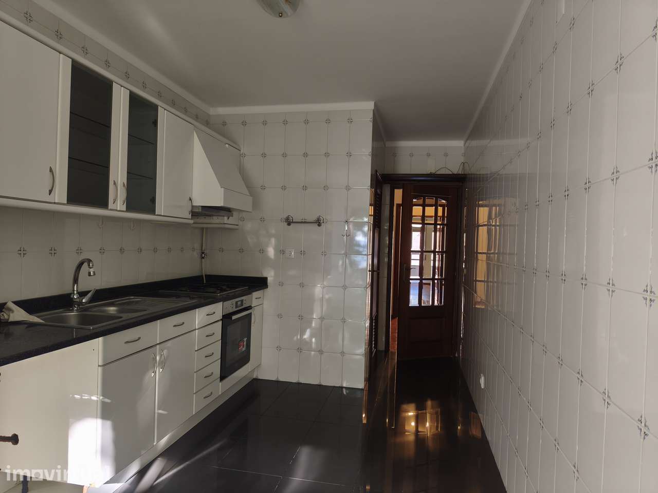 Apartamento T2 + 1 com varanda e garagem em Braga - Grande imagem: 3/16