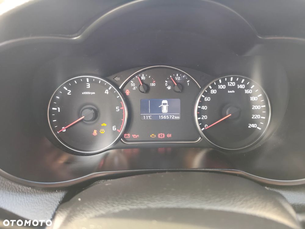 Kia Carens 1.7 CRDi 115 UEFA EURO 2016 - 11