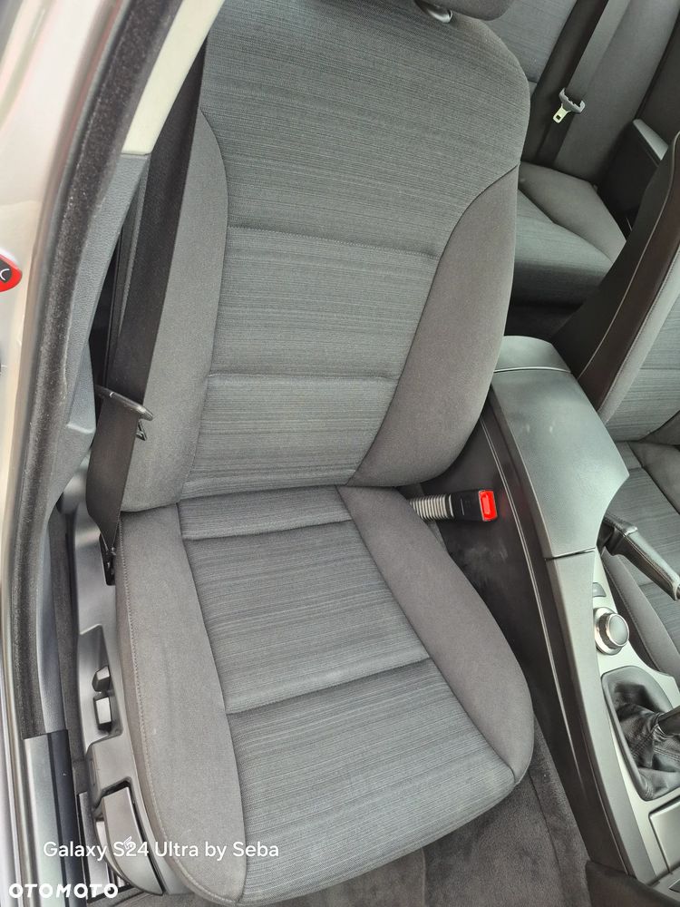 BMW Seria 5 523i - 23