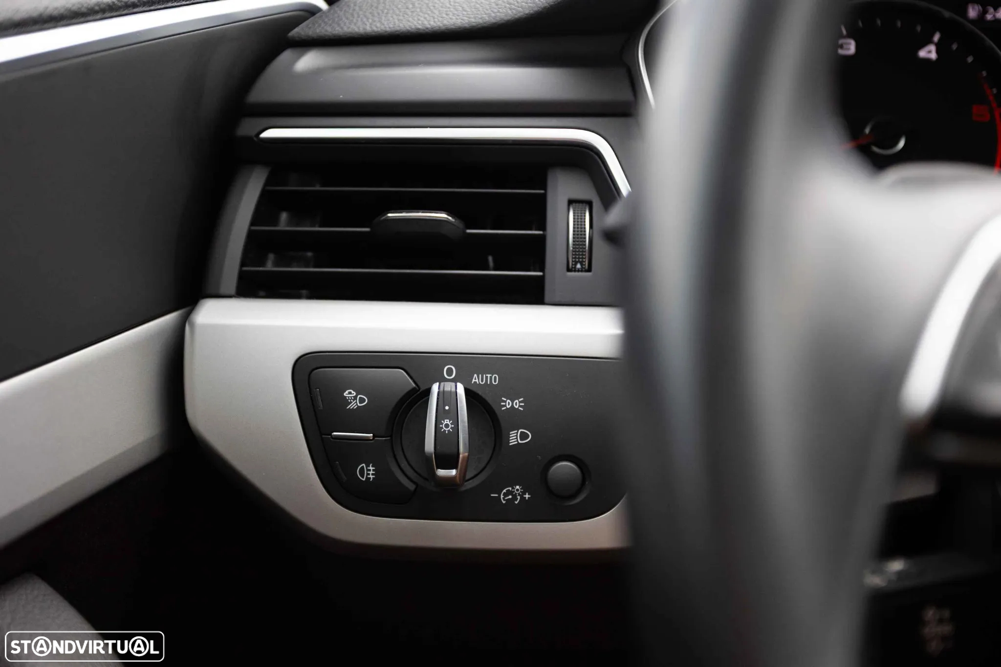 Audi A4 Avant 35 TDI S tronic - 43