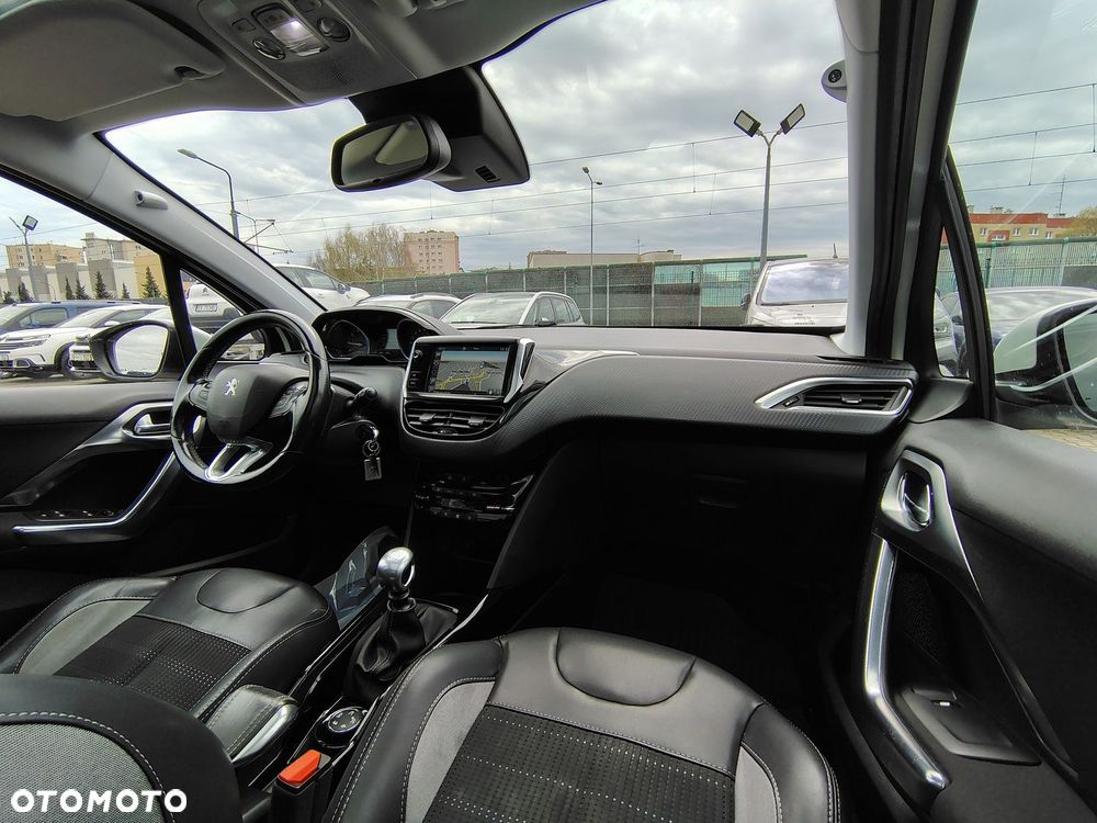 Peugeot 2008 1.2 Pure Tech Allure S&S - 9