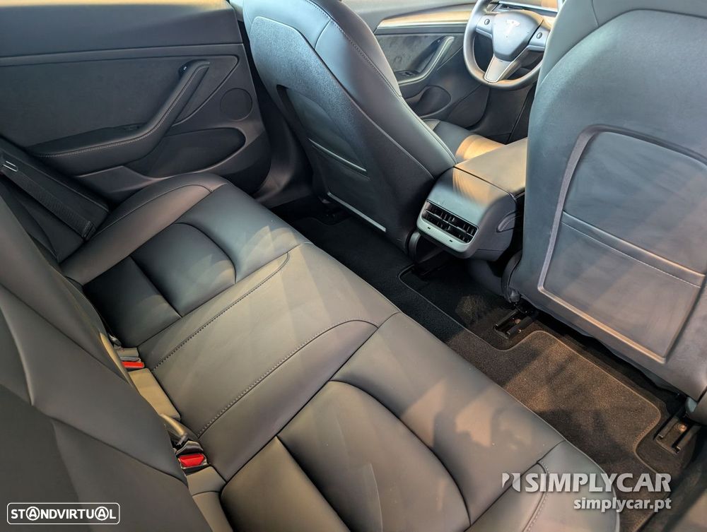 Tesla Model 3 - 8