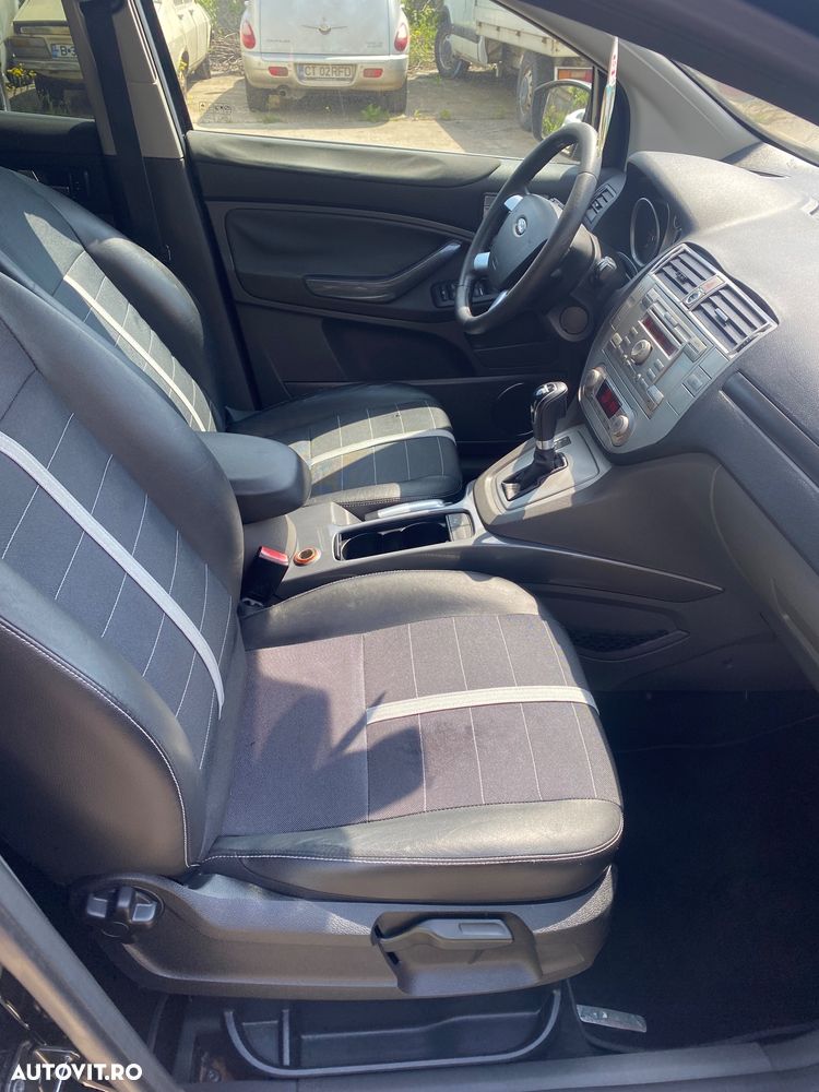 Ford Kuga 2.0 TDCi 4WD Powershift Titanium - 33