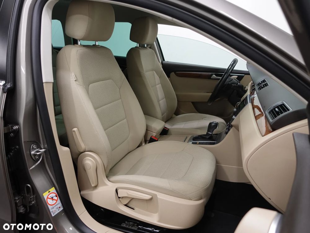 Volkswagen Passat - 27
