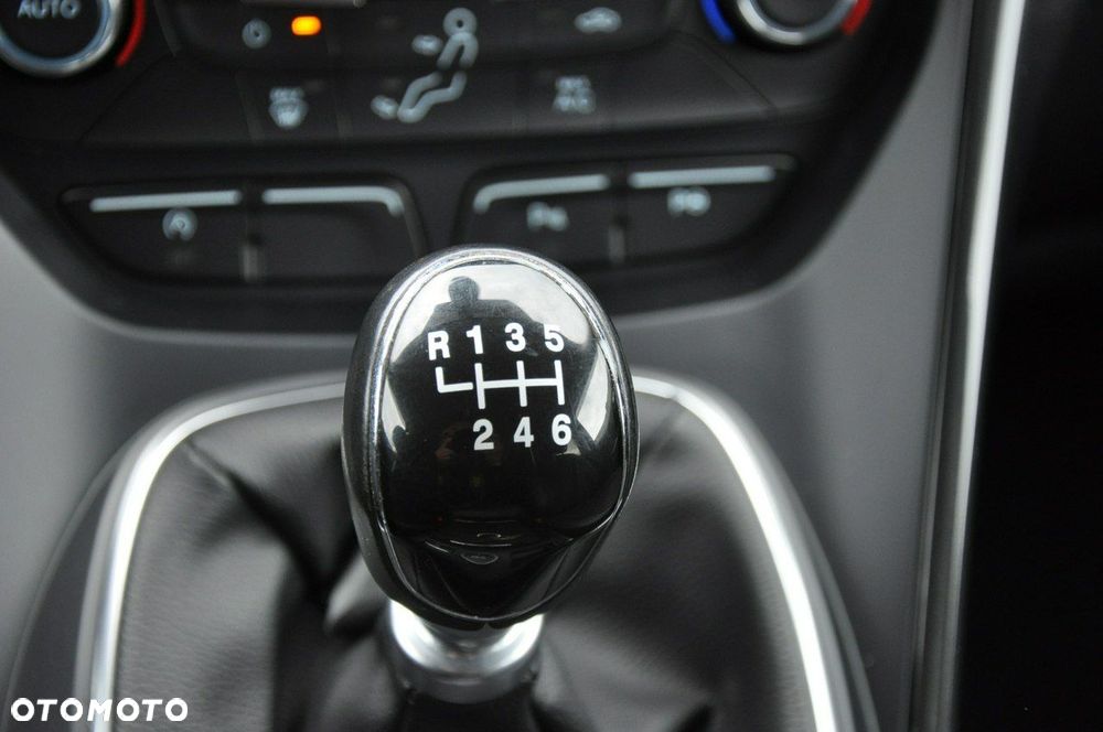 Ford Kuga 1.5 EcoBoost 2x4 Titanium - 18