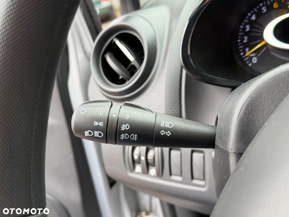 Renault Clio 1.2 16V 75 LIMITED - 23