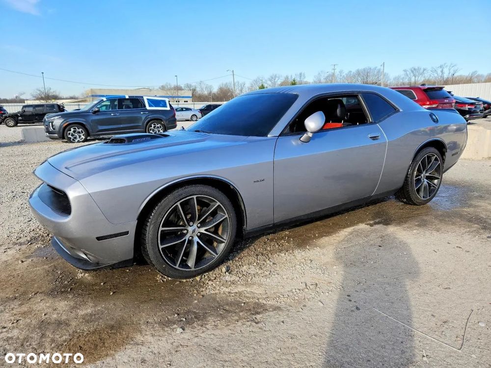 Dodge Challenger - 1