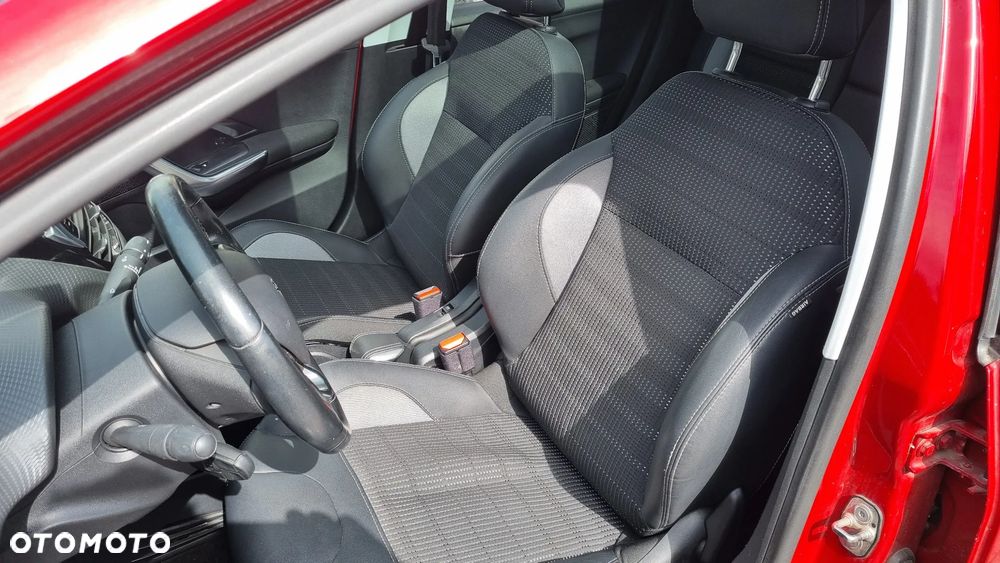 Peugeot 2008 1.2 Pure Tech GPF Allure S&S EAT6 - 18
