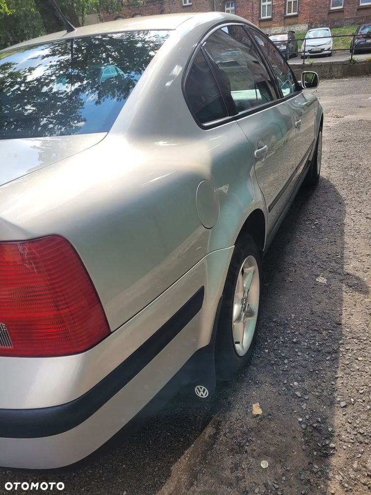 Volkswagen Passat 1.8 Comfortline - 11