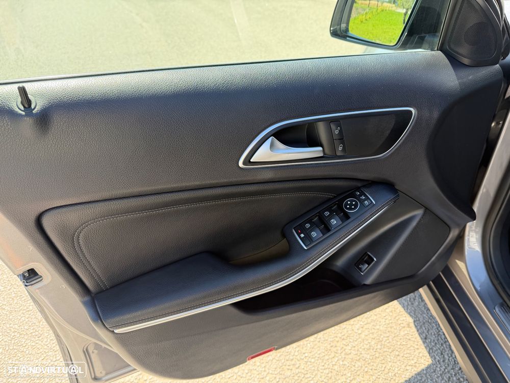 Mercedes-Benz GLA 180 d AMG Line - 14