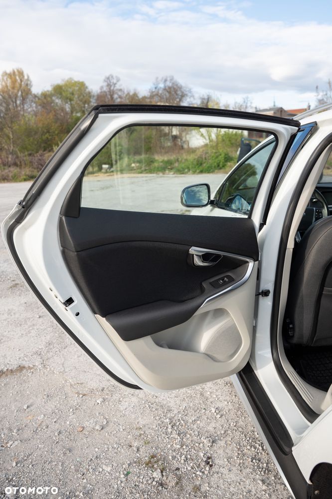 Volvo V40 D4 Geartronic Momentum - 17