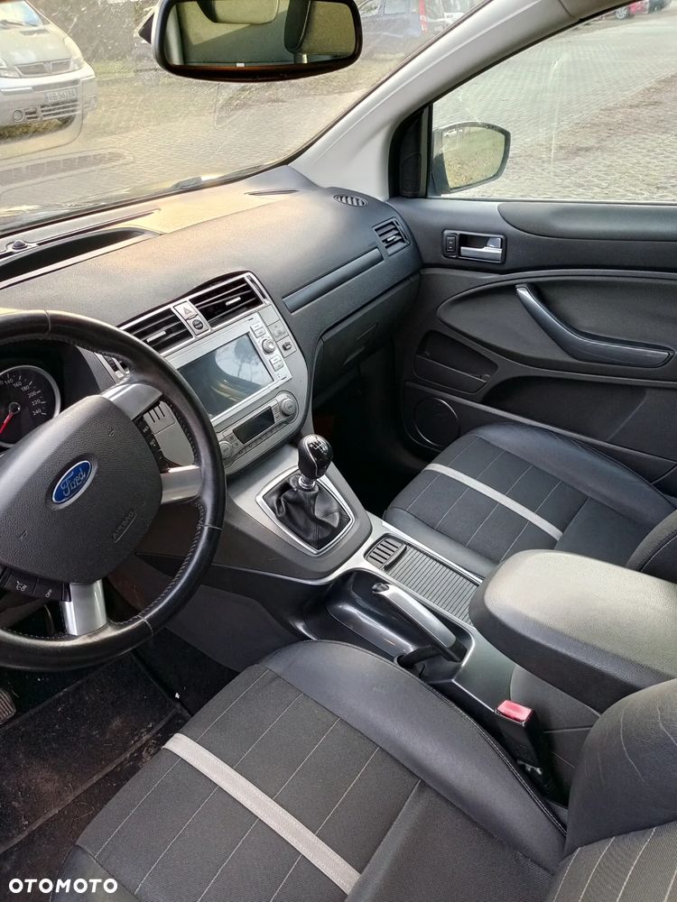 Ford Kuga 2.0 TDCi 2x4 Titanium - 24