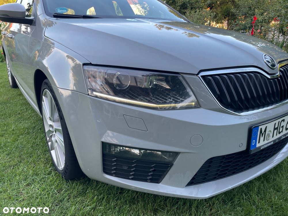 Skoda Octavia 2.0 TDI DSG RS - 8