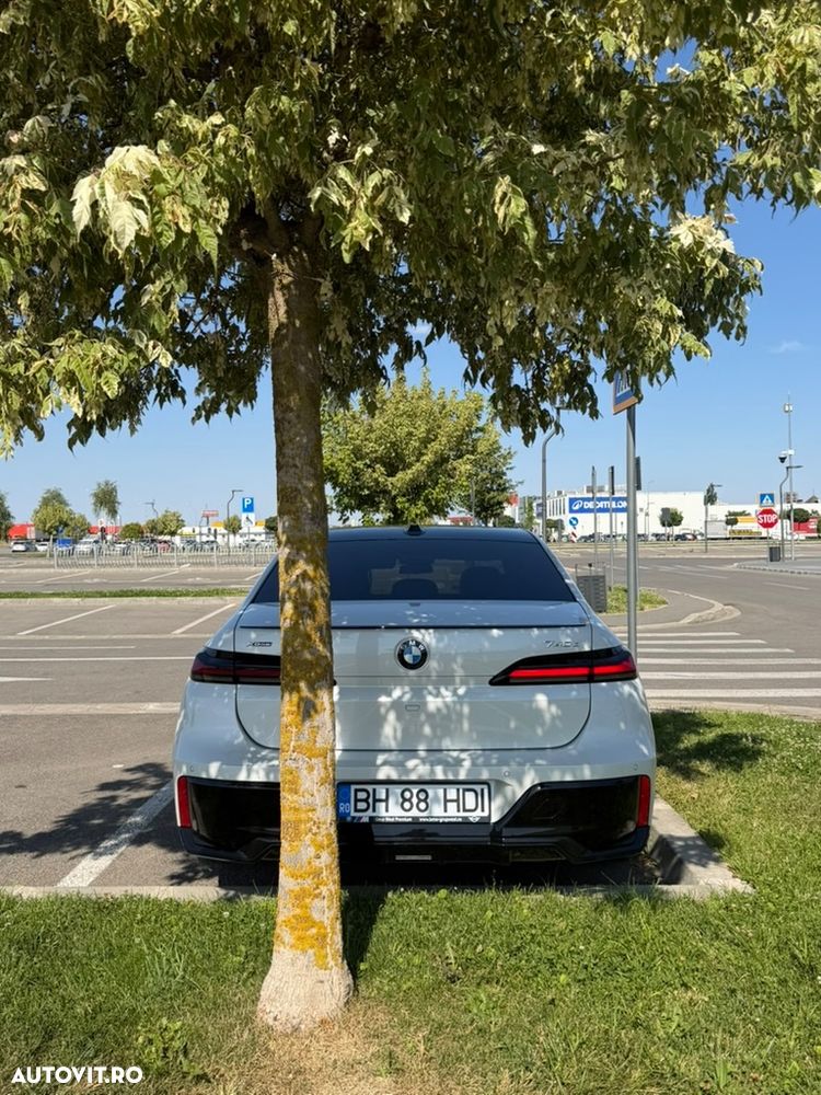 BMW Seria 7 740d xDrive MHEV - 19