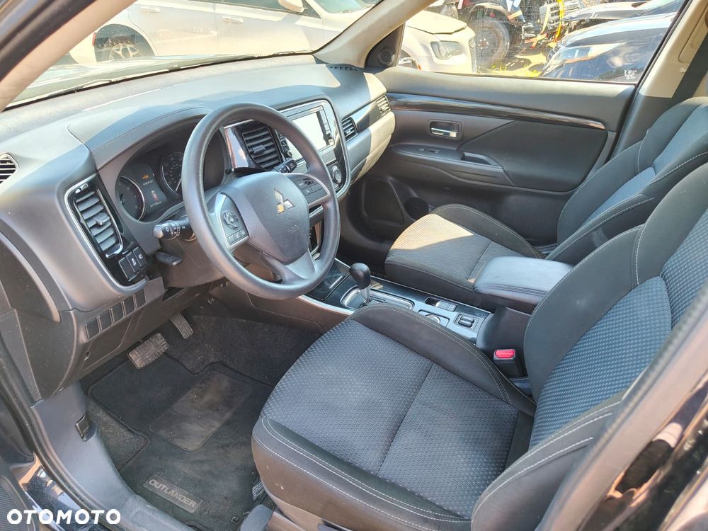 Mitsubishi Outlander - 9