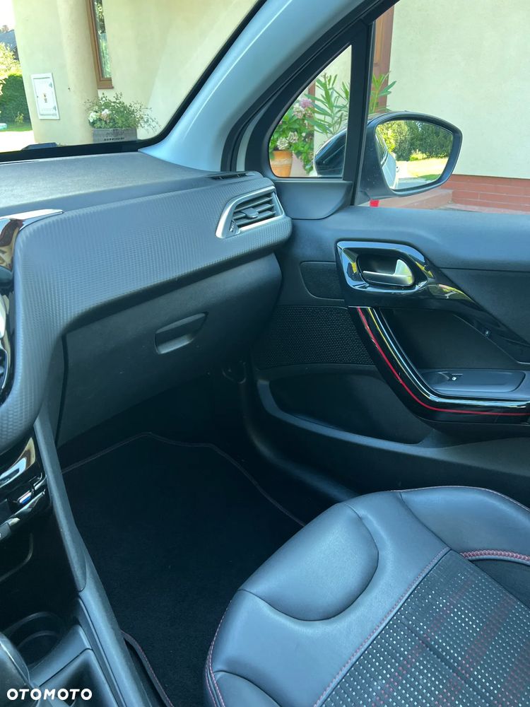 Peugeot 208 - 5